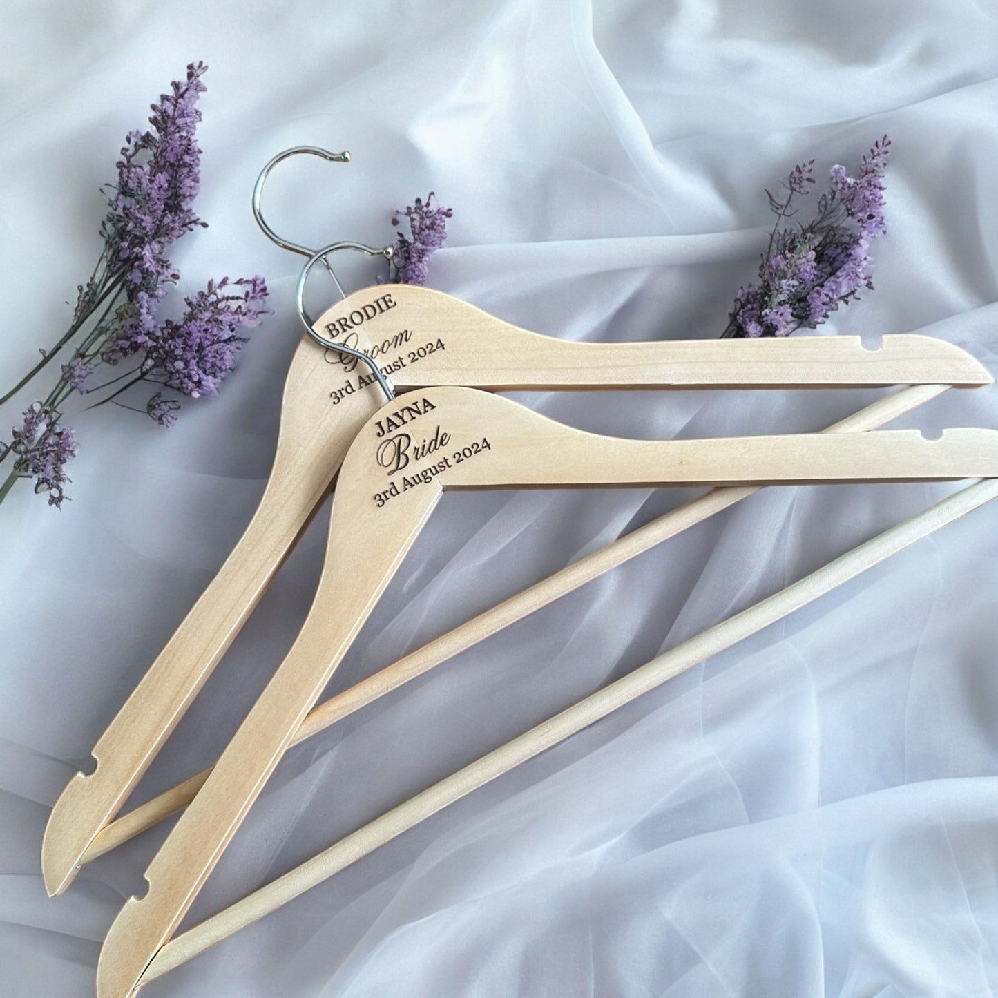 Custom engraved hangers for weddings with guests name, bridesmaid gift, maid of honor gift, hangers for wedding dress