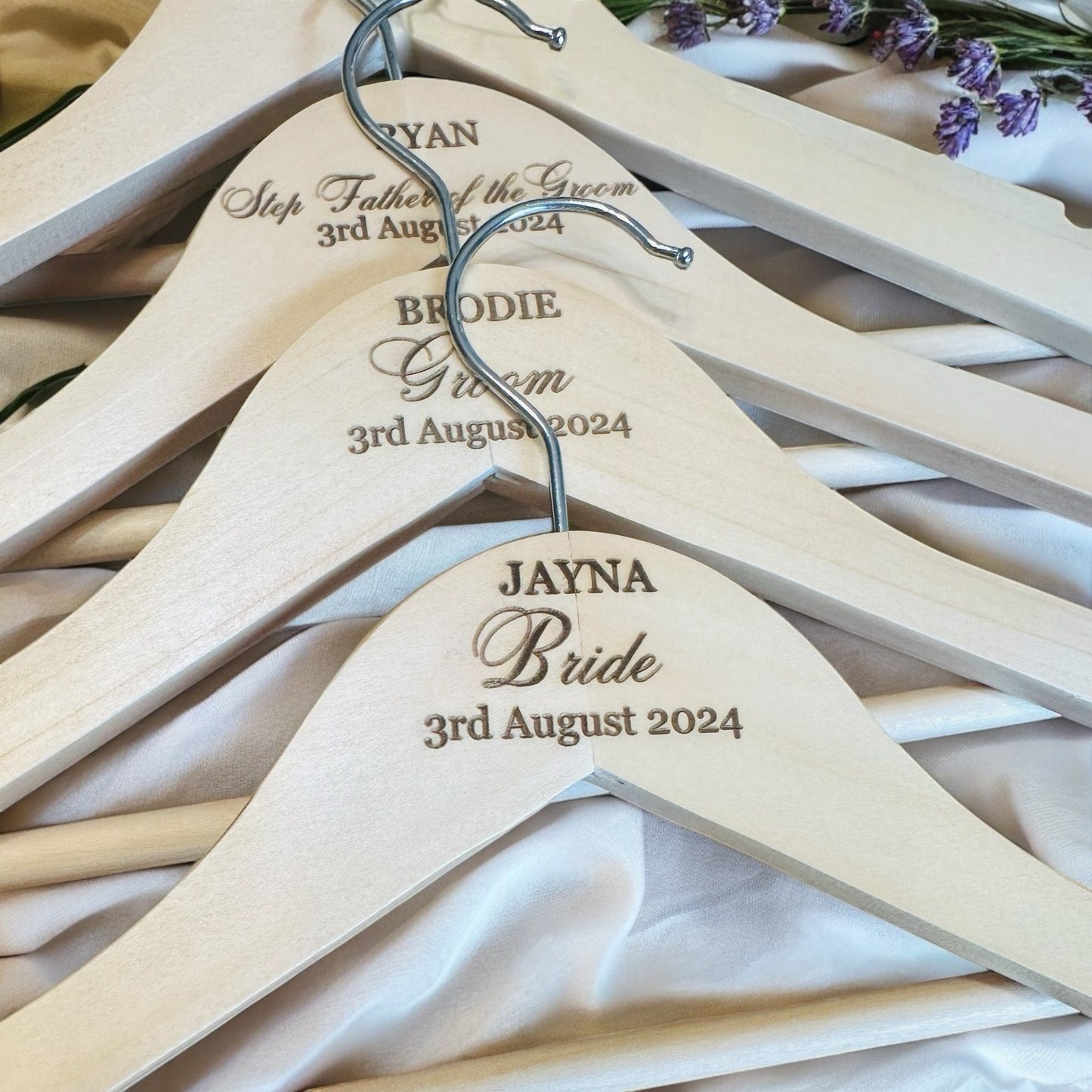 Custom engraved hangers for weddings with guests name, bridesmaid gift, maid of honor gift, hangers for wedding dress